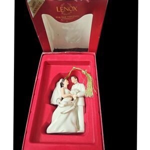 Lenox‎ 2000 Annual Wedding Couple Christmas Ornament Porcelain Figurine